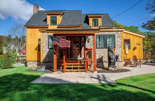 Jackson House | Riverfront Cabin Getaway