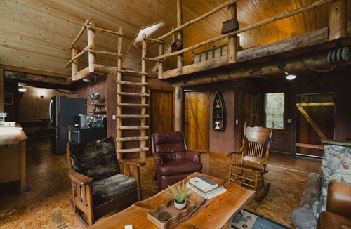 Lewis County Cabin | Riverfront Cabin-Hot Tub-Firepit-BBQ-Tilton River