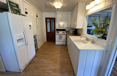 Placerville House | Riverfront Cabin in Coloma!