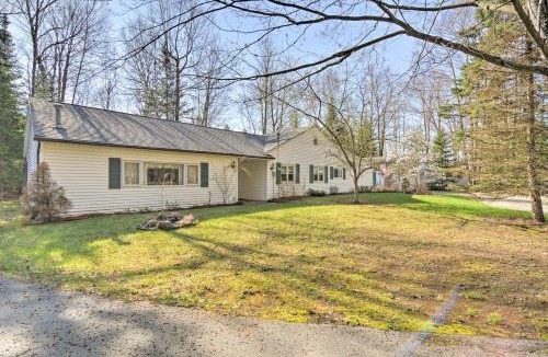 Alger House | Riverfront Cabin in Alger w/Patio & WiFi!
