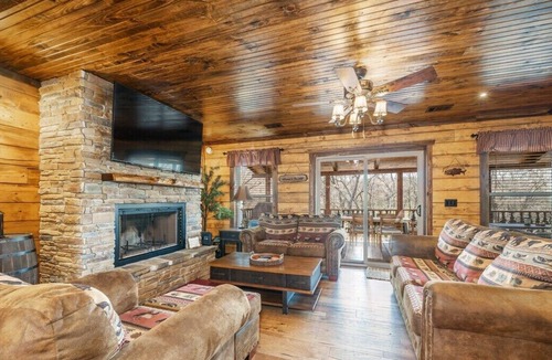 Glenwood Cabin | Riverfront Cabin - private hot tub, arcade game, steps to water