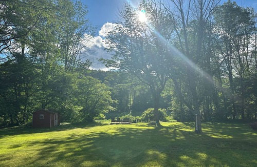 Narrowsburg House | Riverfront Cabin Retreat on the Delaware, 5 mins from Narrowsburg, 2hrs from NYC