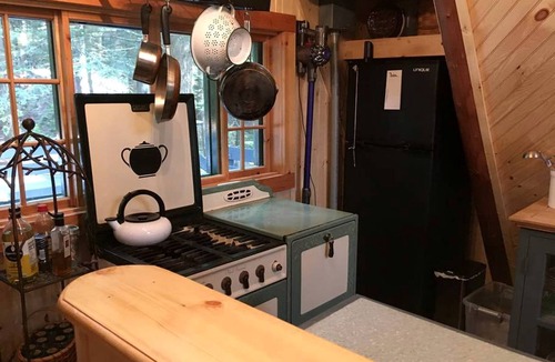 Hopkinton House | Riverfront Cabin Rental with Lovely Screened Porch near Potsdam, New York