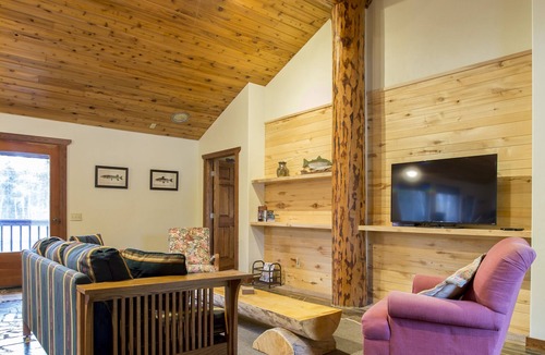 Bigfork House | Riverfront Cabin