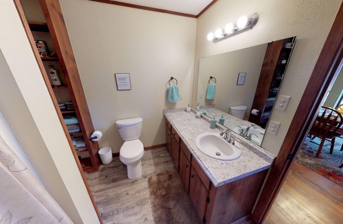 Mountain View House | RIVERFRONT CABIN, Close to ALL Attractions, Spectacular Views! Pet Friendly