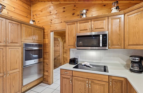 Cosby Cabin | Riverfront Cabin| w/Hot Tub|Pool Table|Fishing