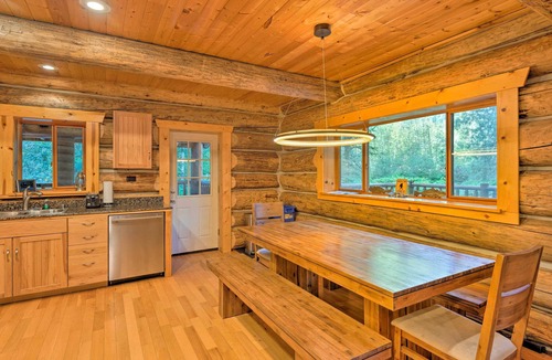 Gold Bar Cabin | Riverfront Cabin w/Hot Tub: 2 Mi to Eagle Falls