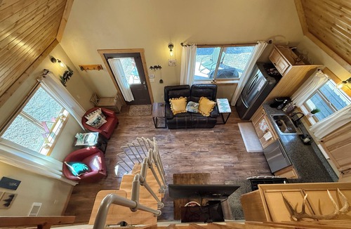 Riggins Cabin | Riverfront Cabin w/Loft in Riggins - Cozy Getaway!