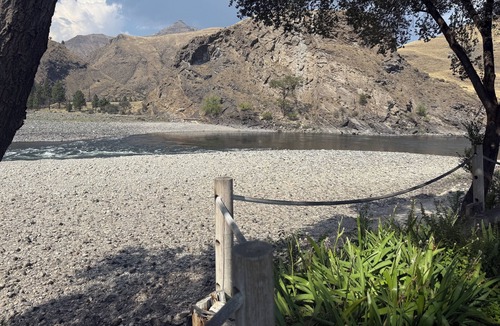 Riggins Cabin | Riverfront Cabin w/Loft in Riggins - Cozy Getaway!