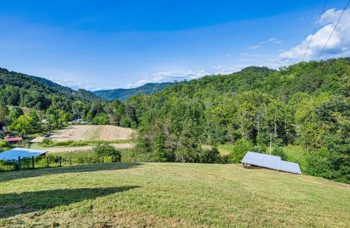 Tuckasegee House | Riverfront Cabin w/Mtn Views in Tuckasegee!