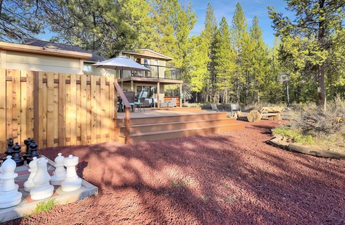 Sunriver Cabin | Riverfront Cabin w/Trails, Hot Tub, Wood Stove, AC & River Views + dogs OK