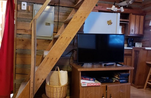 Derby Cabin | Riverfront Cabin with hot tub