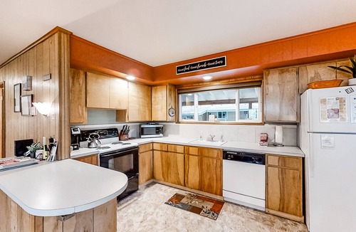 Joseph Cabin | Riverfront cabin with large yard, great deck, & fireplace