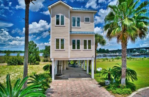 Carrabelle House | Riverfront Carrabelle Home w/Furnished Patio!