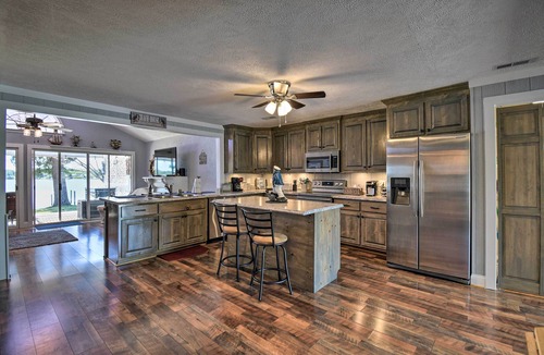 Deltaville Cottage | Riverfront Cottage: Fire Pit & Kayaks