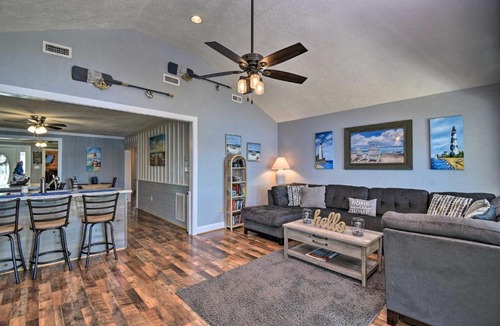 Deltaville House | Riverfront Cottage Fire Pit and Kayaks