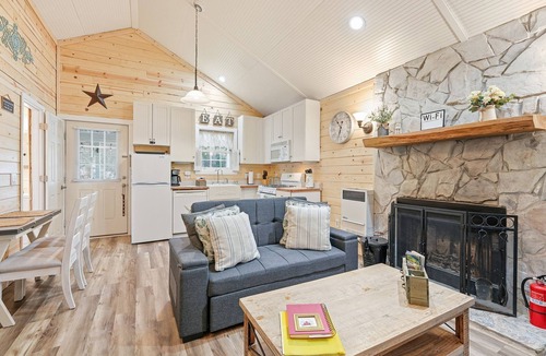 Altamont House | Riverfront Cottage/Fish Camp Getaway