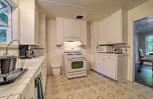 Ben Lomond Cottage | Riverfront Cottage in Redwoods w/Decks + Beach!