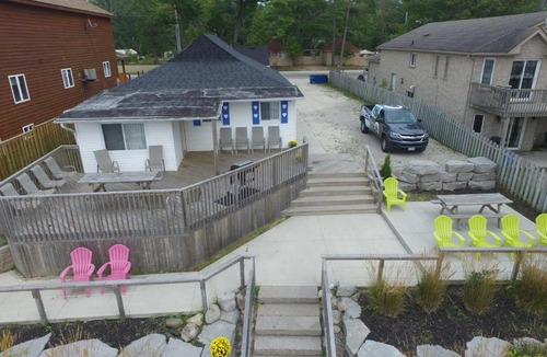Wasaga Beach Resort | Riverfront Cottages