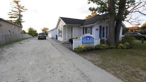Wasaga Beach Resort | Riverfront Cottages