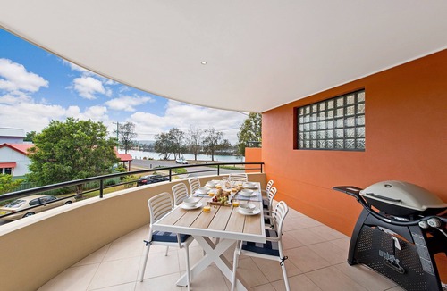 North Haven Apartment | Riverfront Couples Retreat