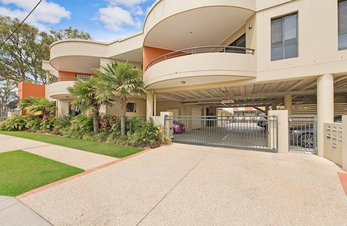 North Haven Apartment | Riverfront Couples Retreat