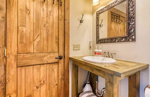 Conner Cabin | Riverfront, Cozy Cabin, Mountain Views, 2bed 2bath