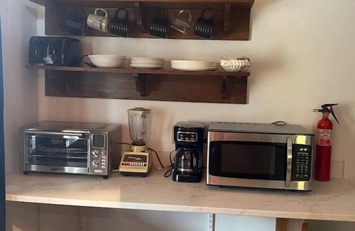 Zanesville House | Riverfront - Cozy Loft Cottage
