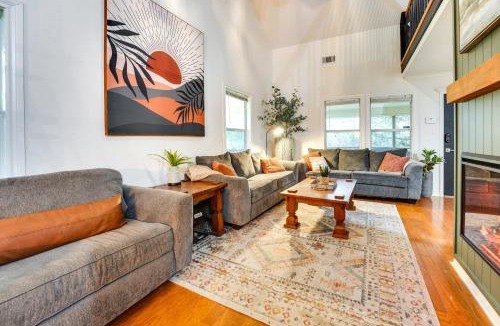 Thomaston House | Riverfront Cuero Vacation Home w/Spacious Deck!