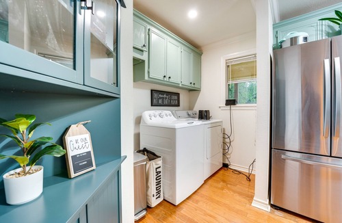 Thomaston House | Riverfront Cuero Vacation Home w/Spacious Deck!