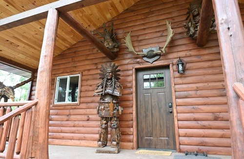 Paris Cabin | Riverfront Deer Cabin