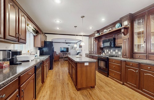 Arlington House | Riverfront, dog-friendly, mountain views, a/c, deck, ski nearby, gas stove, w/d