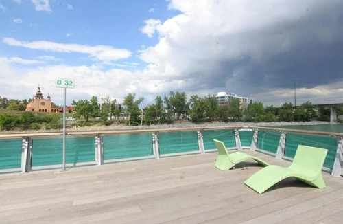East Village Condo | Riverfront downtown