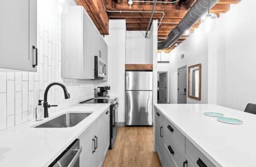 Downtown St. Louis Apartment | Riverfront DWTN Loft - W/D- Gated Parking