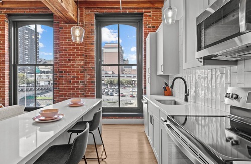 Downtown St. Louis Apartment | Riverfront DWTN Loft W/D Gated Parking