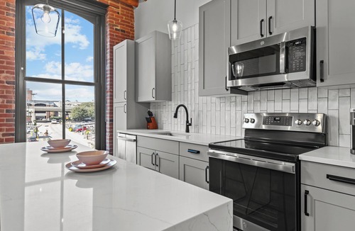 Downtown St. Louis Apartment | Riverfront DWTN Loft W/D Gated Parking