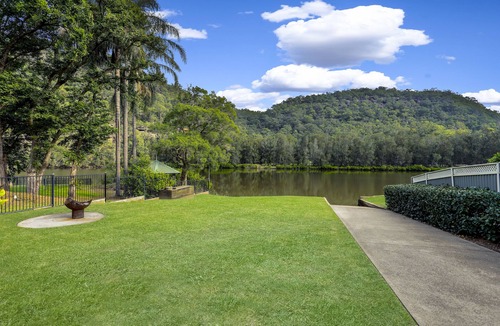 Lower Macdonald House | Riverfront Escape - Waterski, Kayak, Fish, Relax!