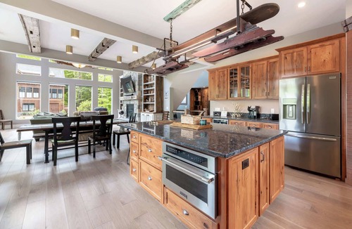 Lincoln House | Riverfront Escape in the Mountains