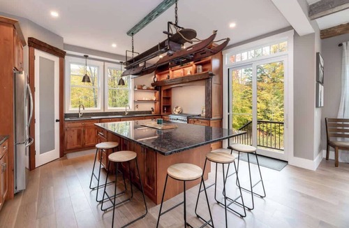 Lincoln House | Riverfront Escape in the Mountains