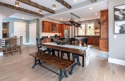 Lincoln House | Riverfront Escape in the Mountains