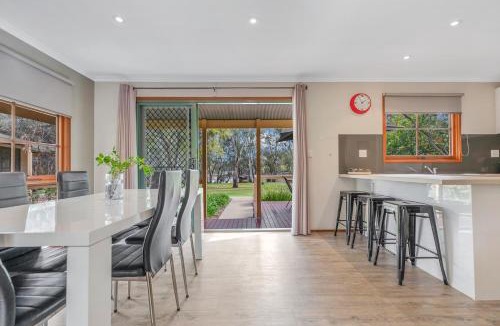 Moama House | Riverfront Escape - Pool Fun and Space for Everyone