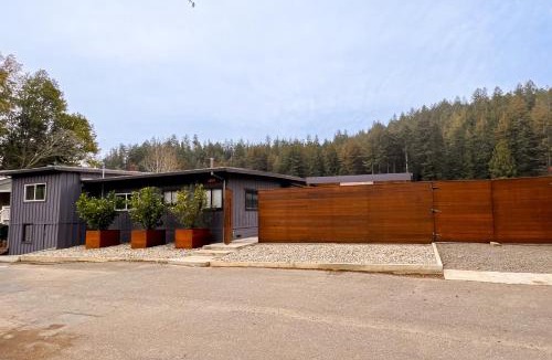 Northwood House | Riverfront Escape