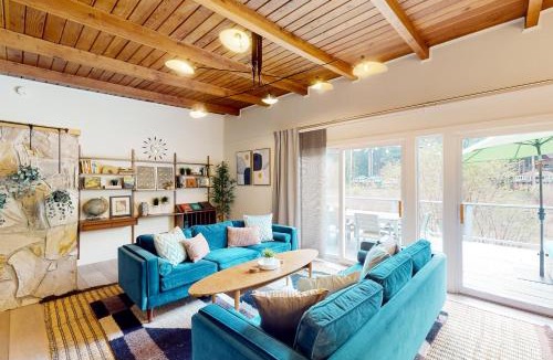 Northwood House | Riverfront Escape