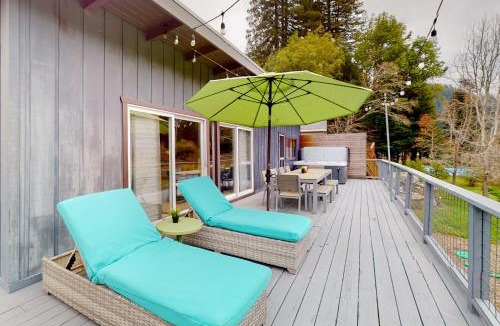 Northwood House | Riverfront Escape