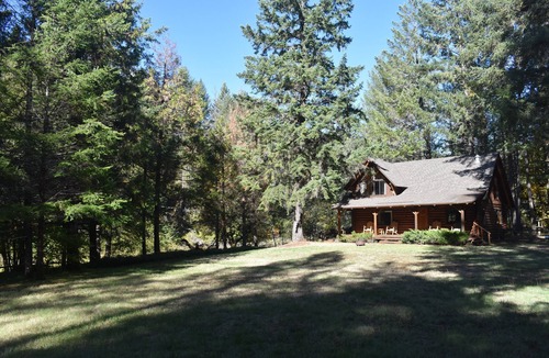 Douglas County Cabin | Riverfront Farwood Cabin Retreat