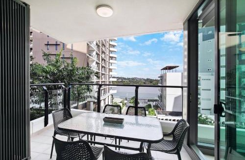 Hamilton Apartment | 'Riverfront Flow' Poolside and Portside in Hamilton