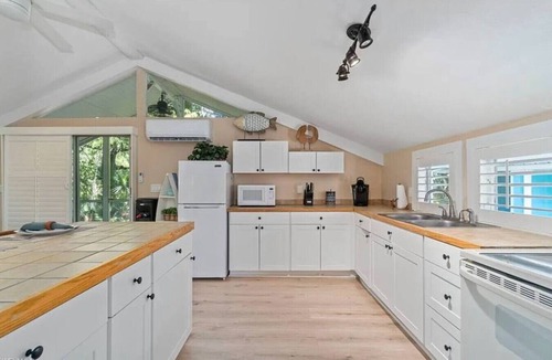 Bonita Springs Cabin | Riverfront Gem | Hot Tub + Kayaks +Water Views