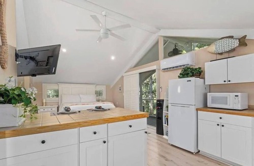 Bonita Springs Cabin | Riverfront Gem | Hot Tub + Kayaks +Water Views