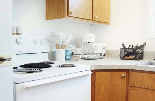 Caplinger Mills Cottage | Riverfront Getaway: Fire Pit, Cozy Loft (Cabin 2)