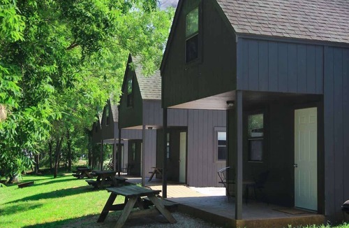 Caplinger Mills Cottage | Riverfront Getaway: Fire Pit, Cozy Loft (Cabin 2)